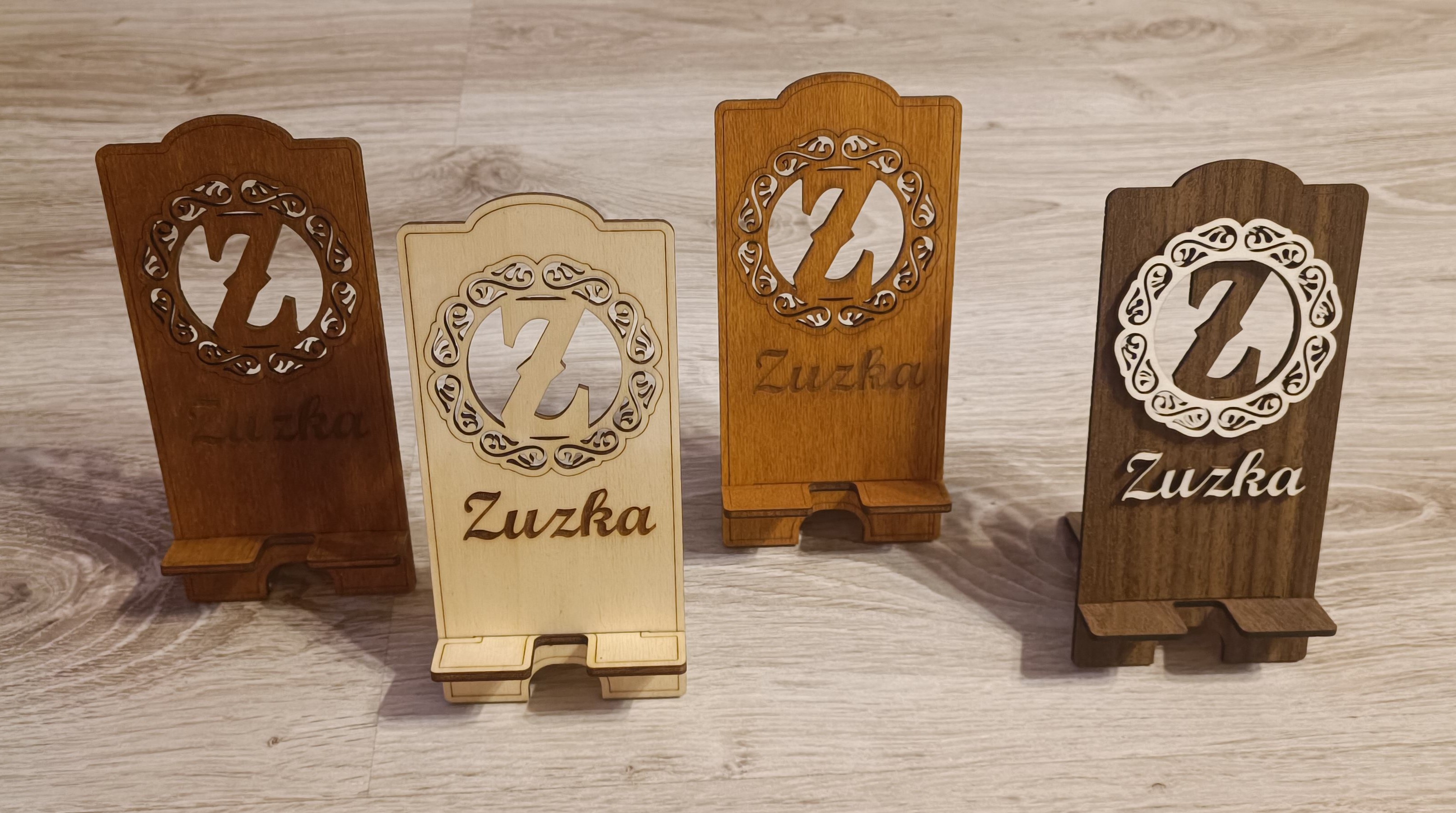 Stojánky na telefon