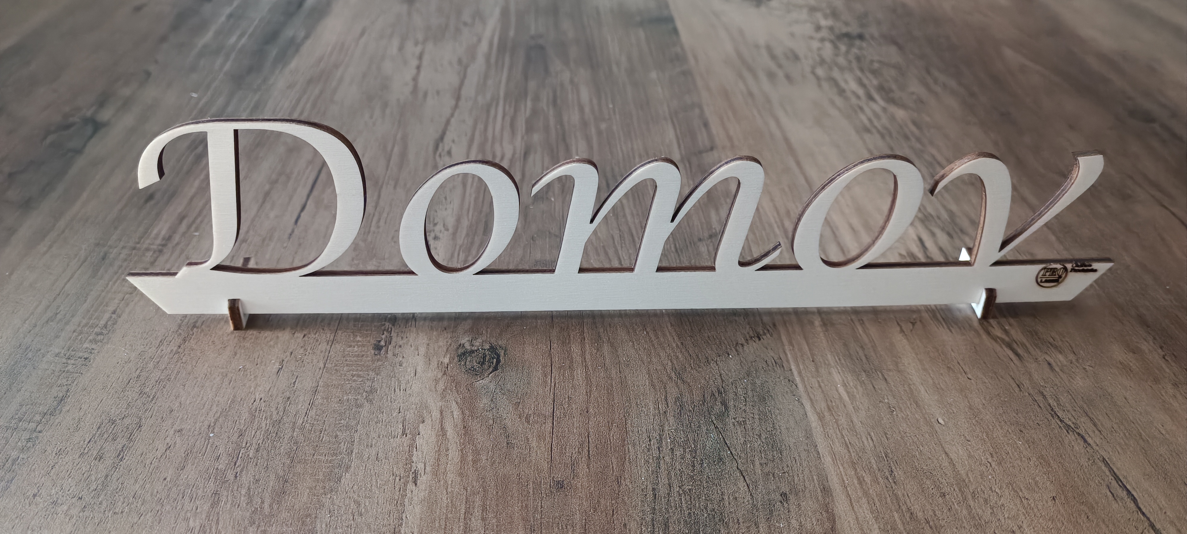 Nápisy, znaky, symboly.