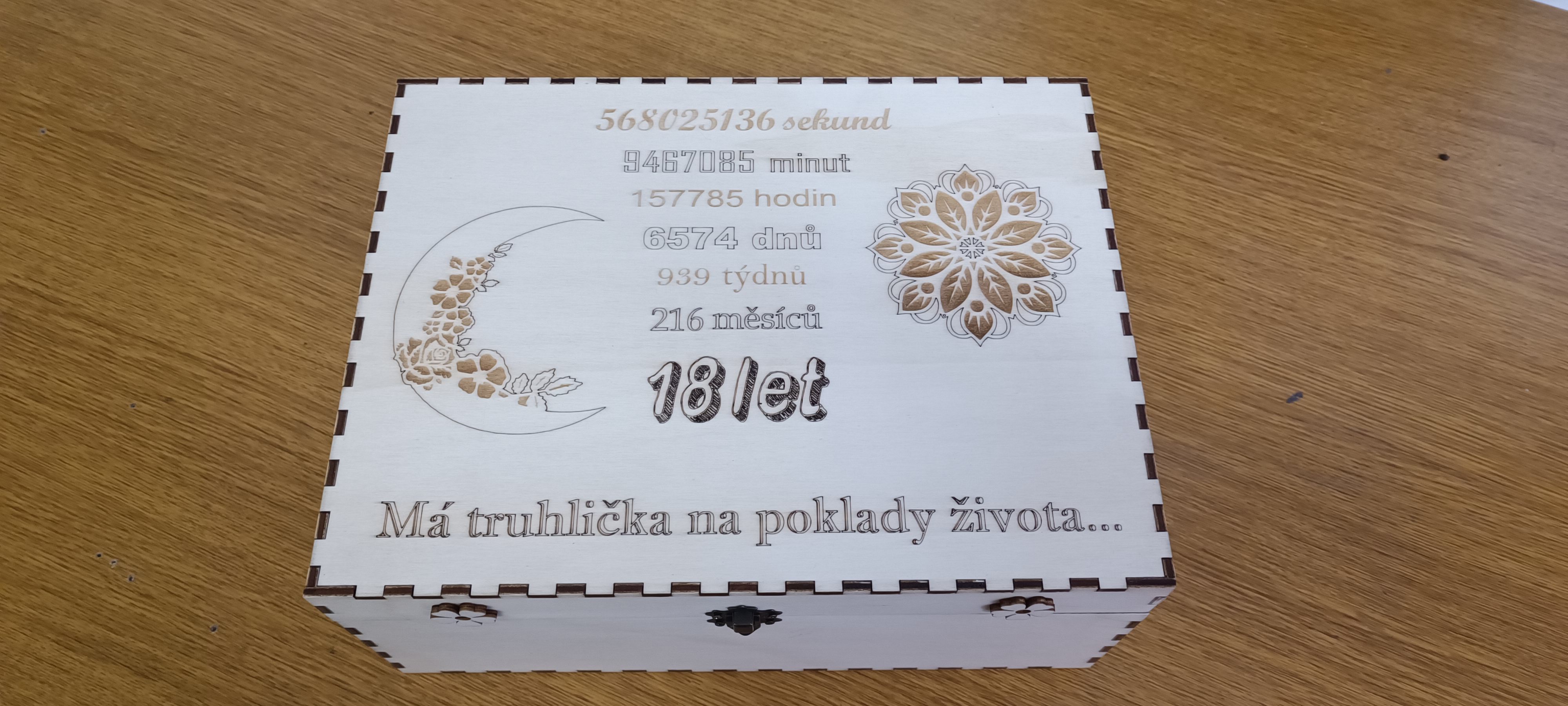 Dřevená krabička s přáním k narozeninám