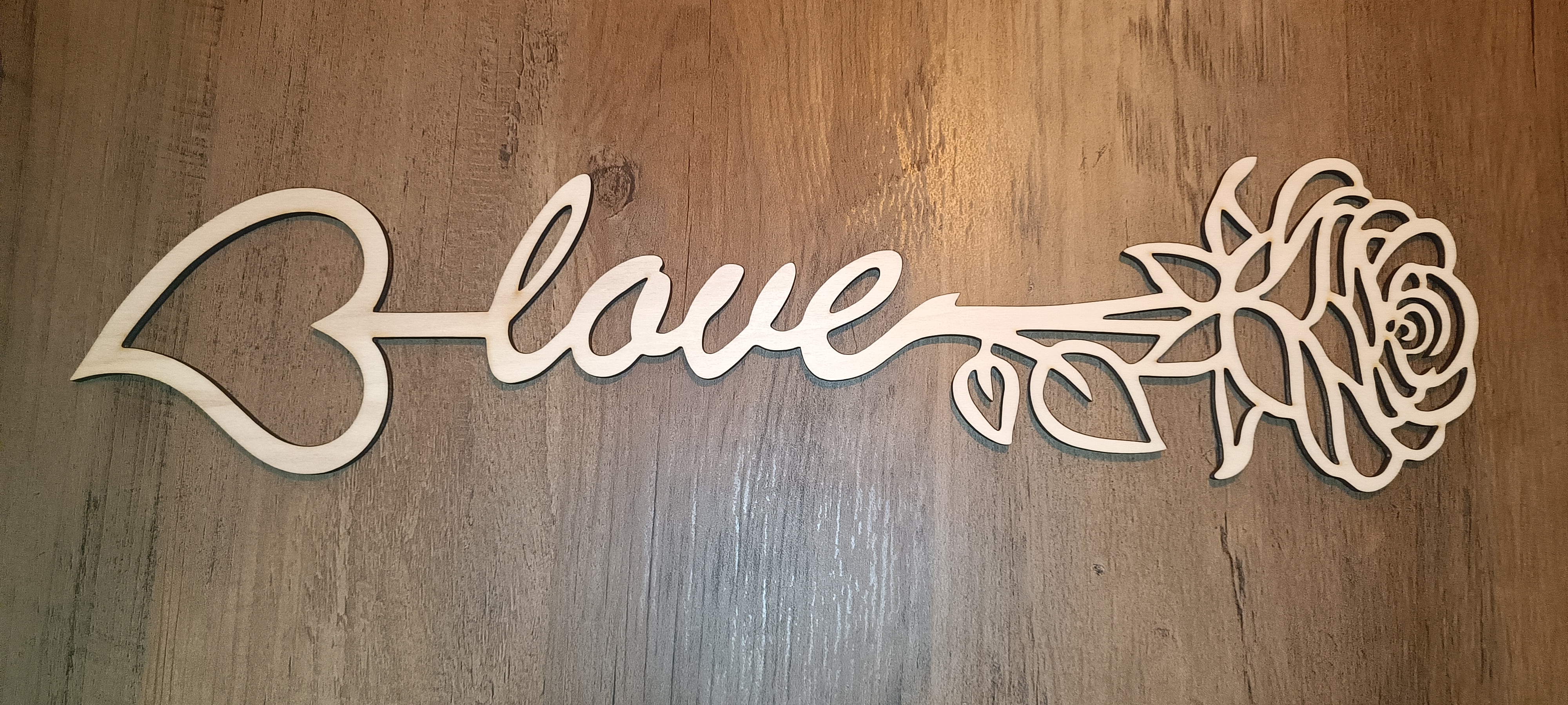 Dřevěná růže - love