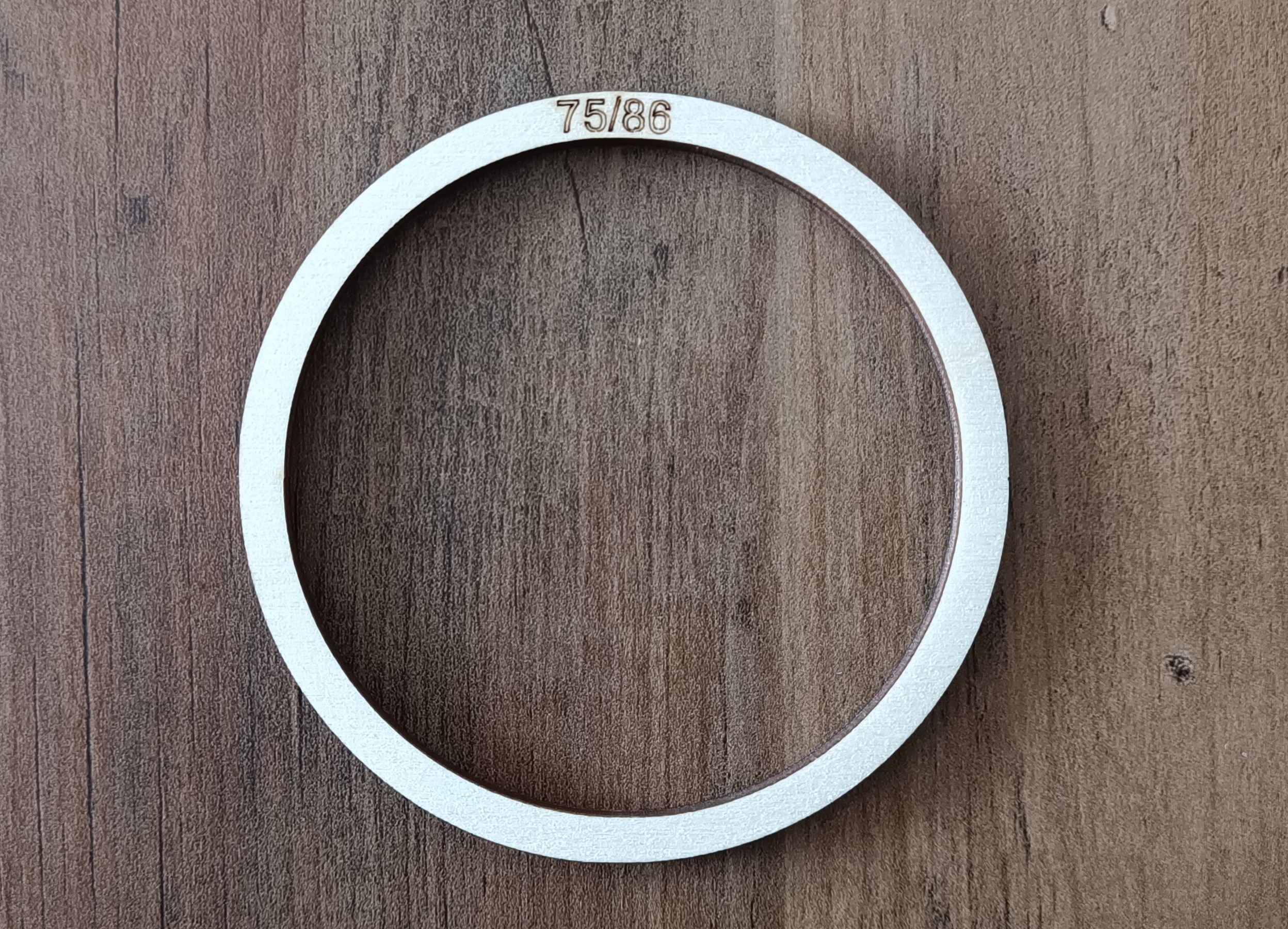 Dřevěný vyšívací kruh průmr 8.5cm