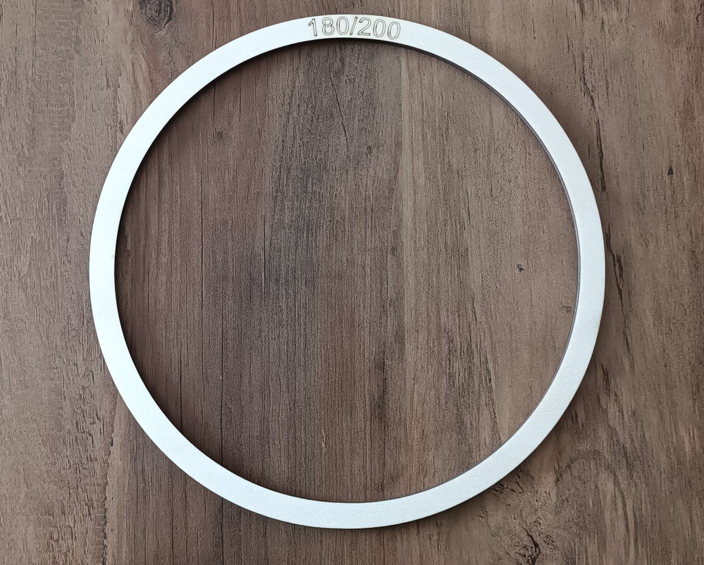 Dřevěný vyšívací kruh průměr 20cm