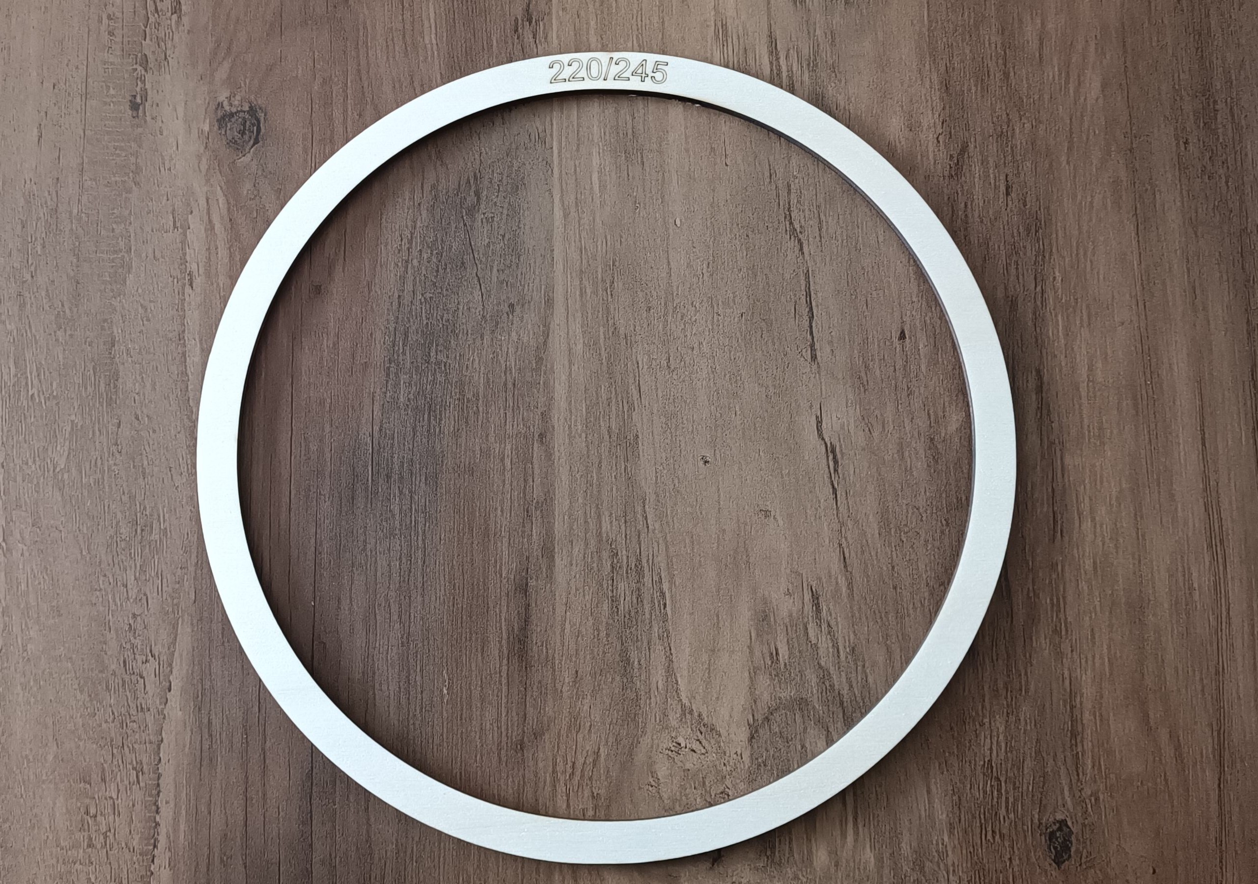 Dřevěný vyšívací kruh průměr 24.5cm