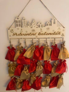 Dřevěný adventní kalendář