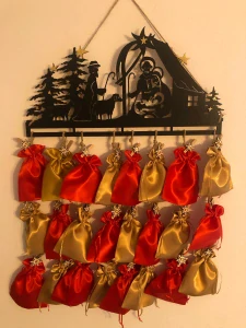 Dřevěný adventní kalendář Betlém