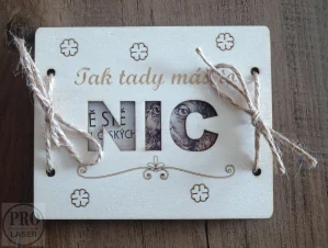 Dřevěná obálka na peníze NIC