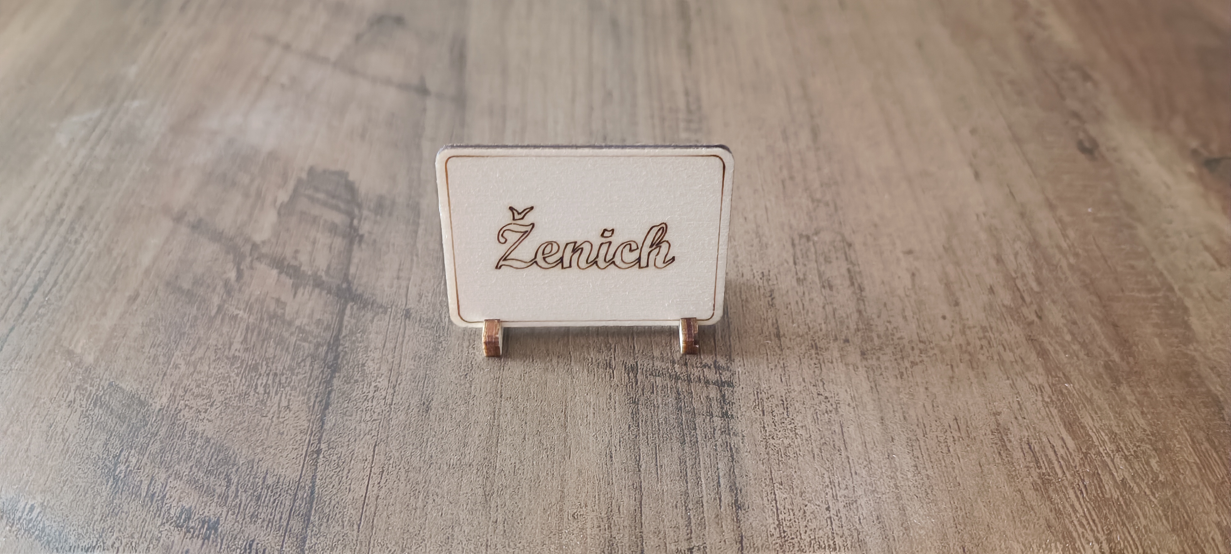 Jmenovka na svatební stůl