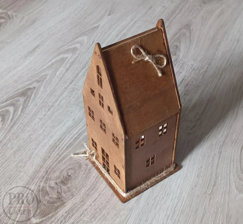 Dřevěný domeček s provázkem velký