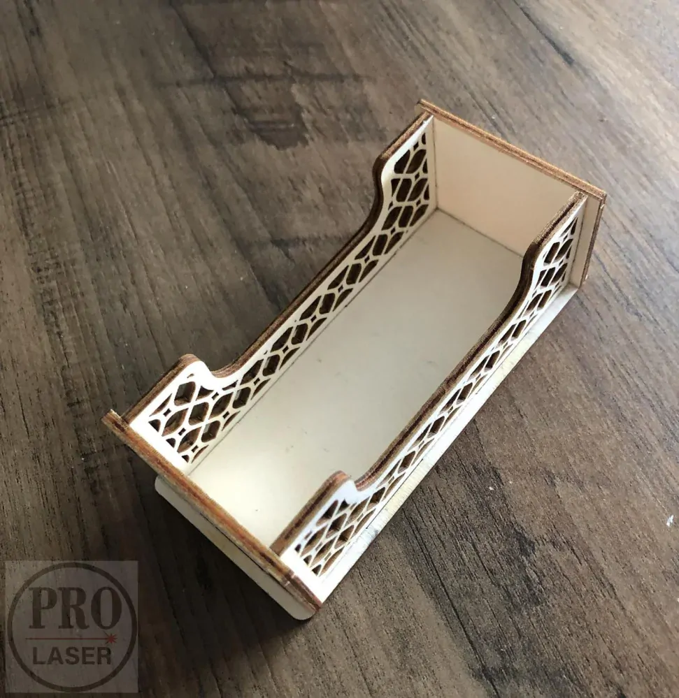 Dřevěný stojánek na podtácky vyřezávaný