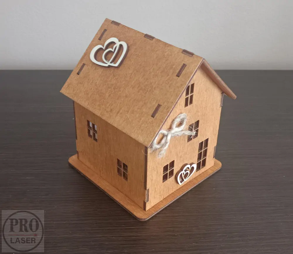 Dřevěný domeček menší 