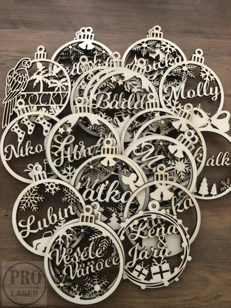 Dřevěná vánoční ozdoba se jménem 14