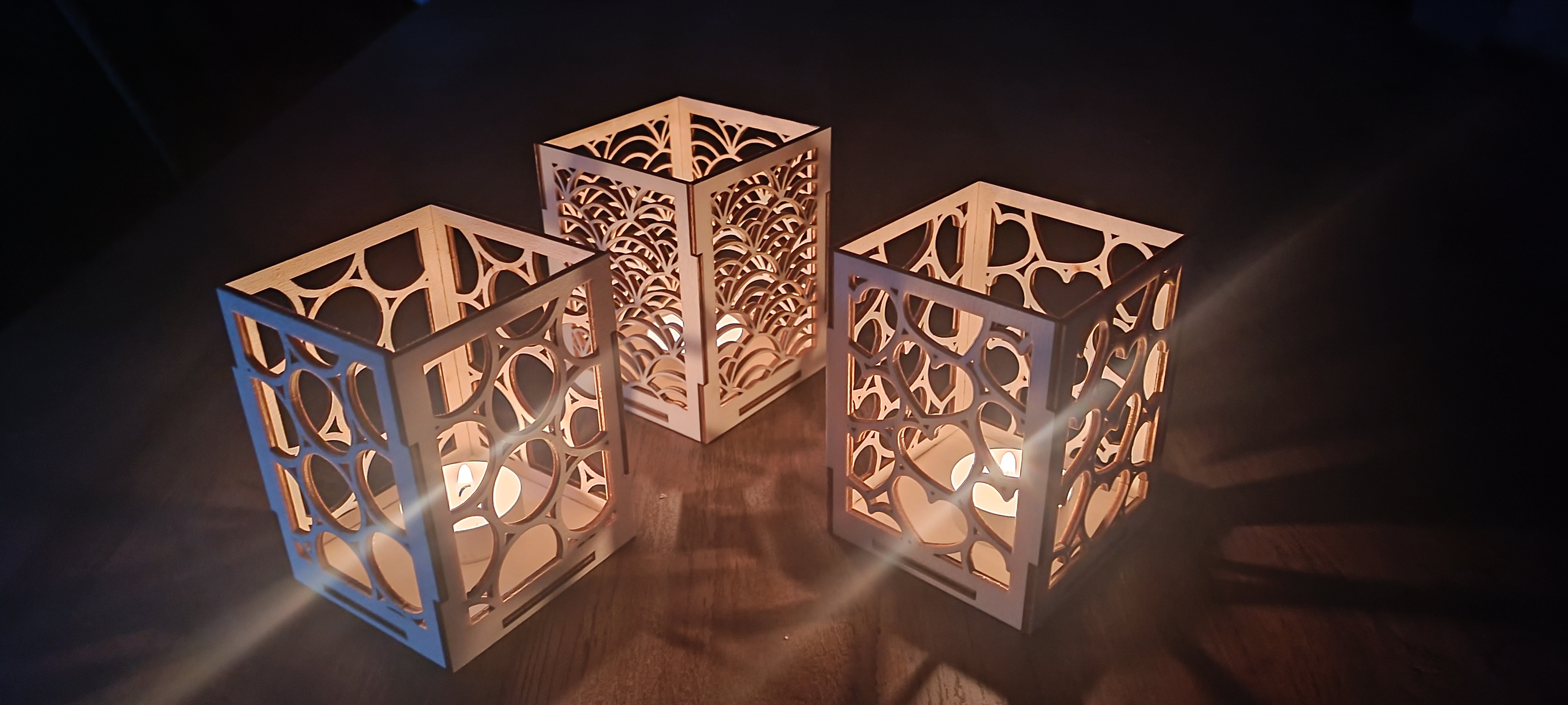 Dřevěný stojánek, svícen - čtverec