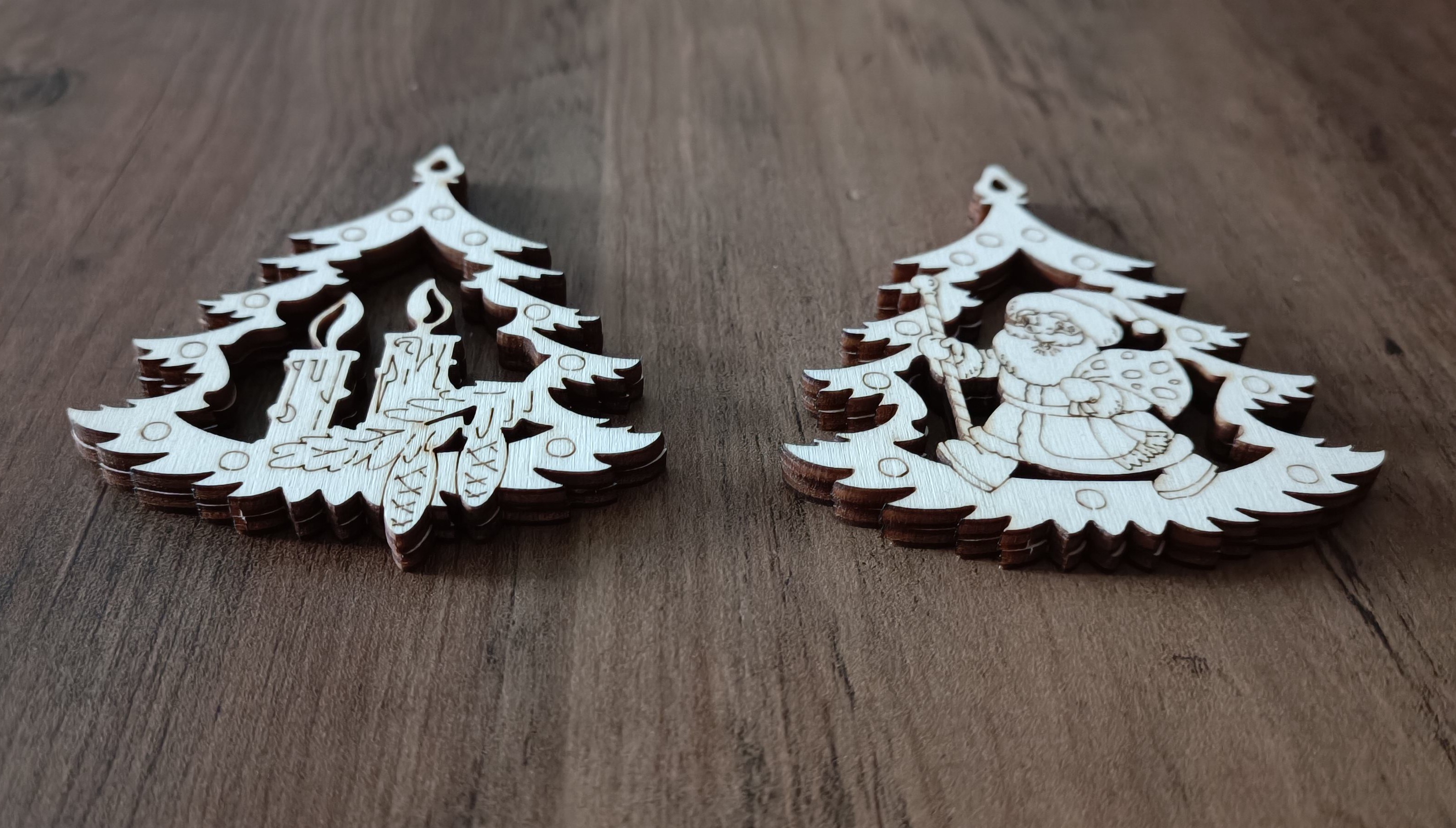 Dřevěná vánoční ozdoba stromek svíčky