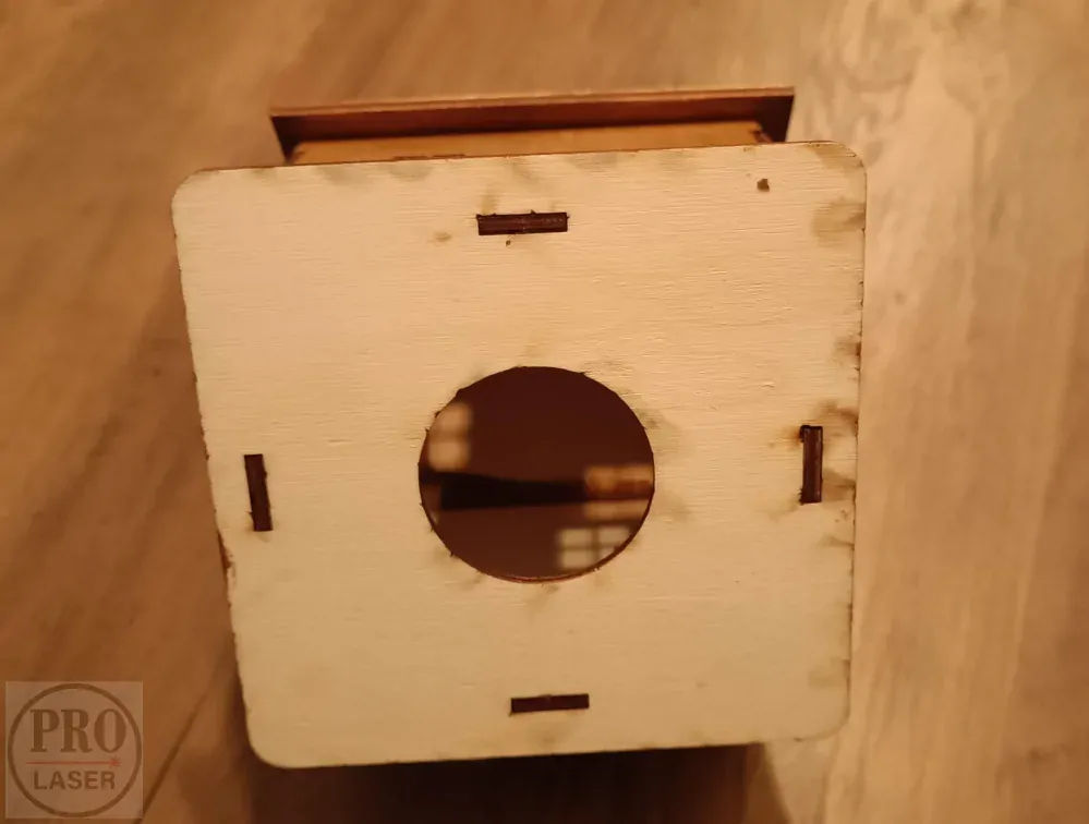 Dřevěný domeček s provázkem velký
