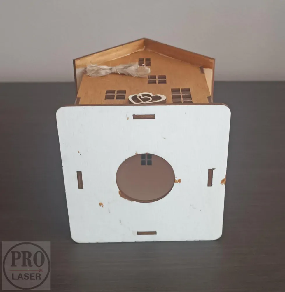 Dřevěný domeček menší 