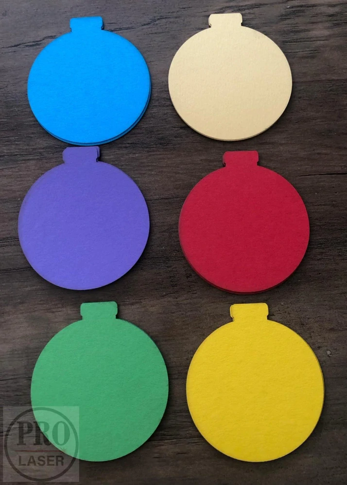 Dřevěná retro ozdoba kulatá 16