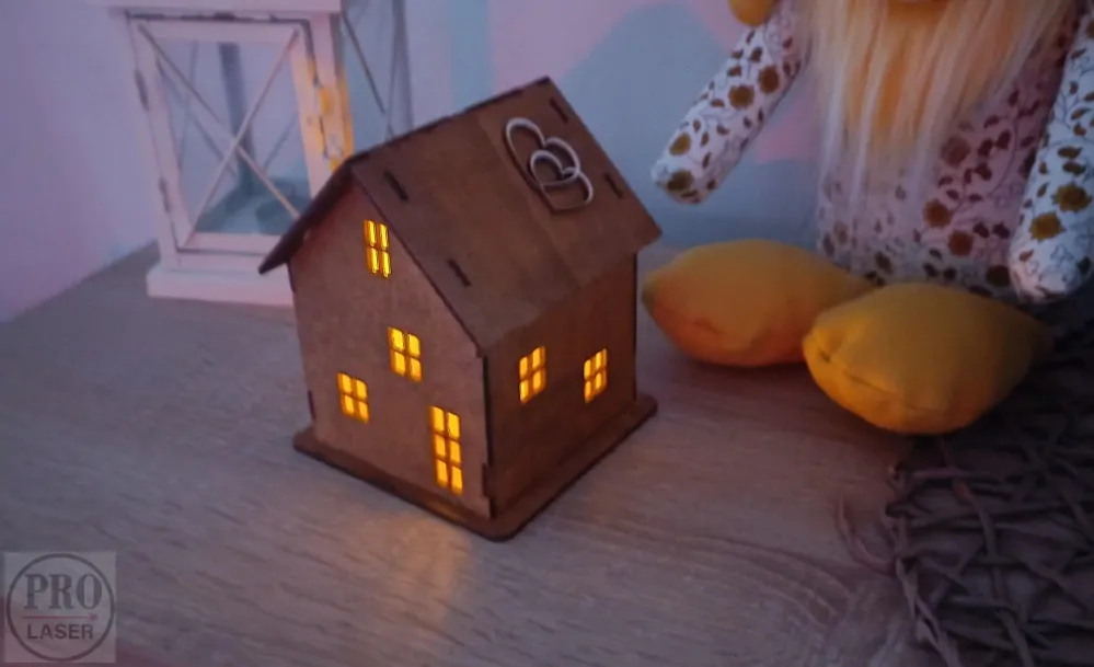 Dřevěný domeček menší 