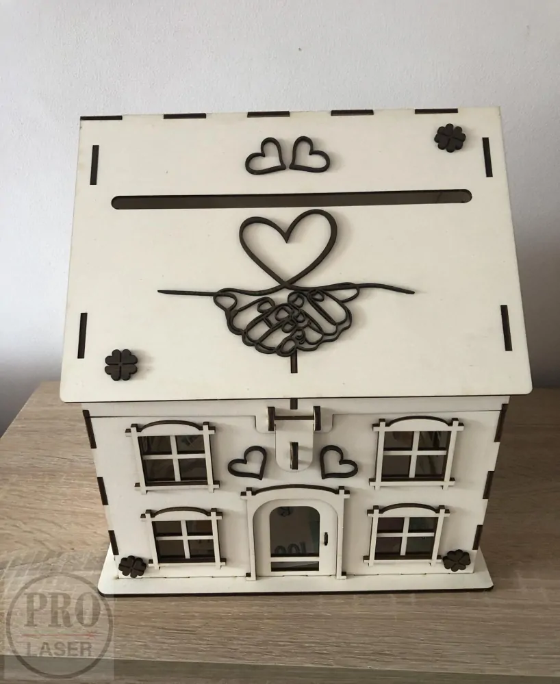 Dřevěná pokladnička dům zdobený