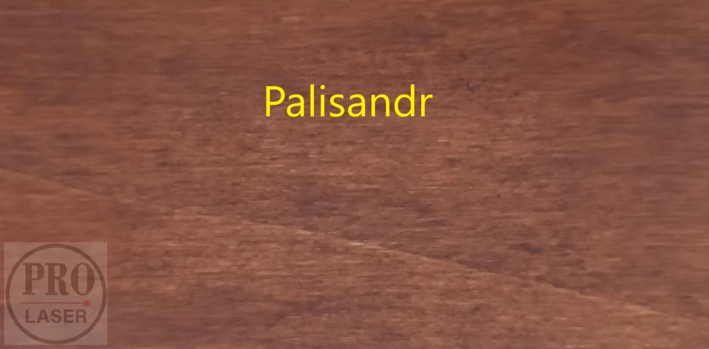 Dřevěný lapač snů pletený s dírou