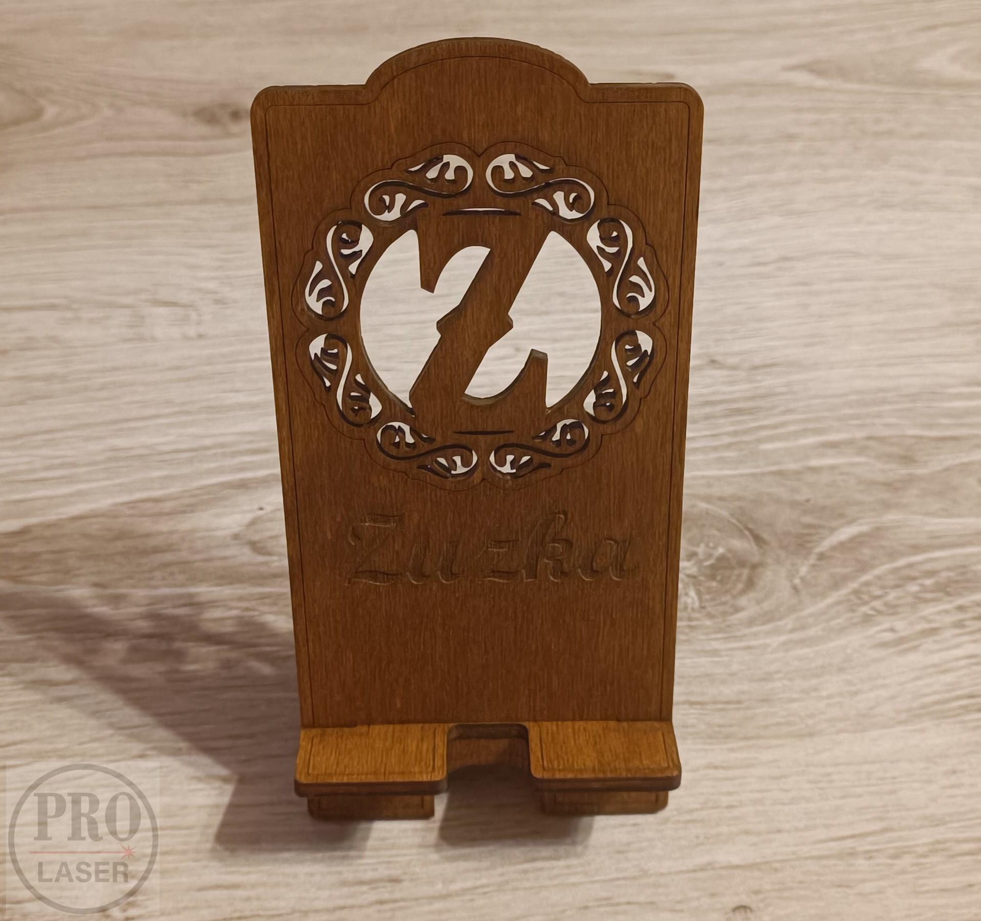 Stojánek na telefon s písmenem